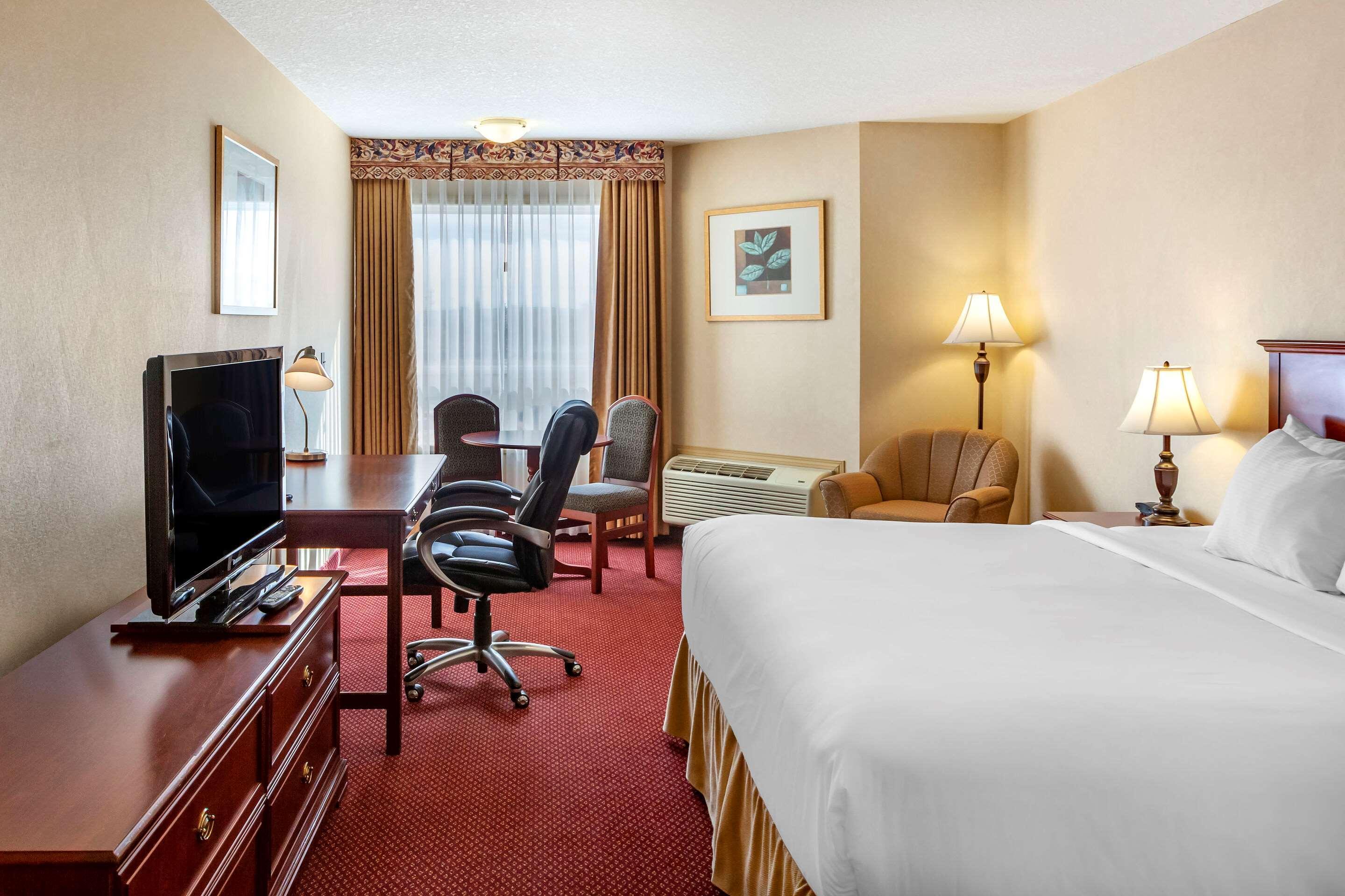 Quality Inn & Suites Edmonton International Airport Leduc Exterior foto