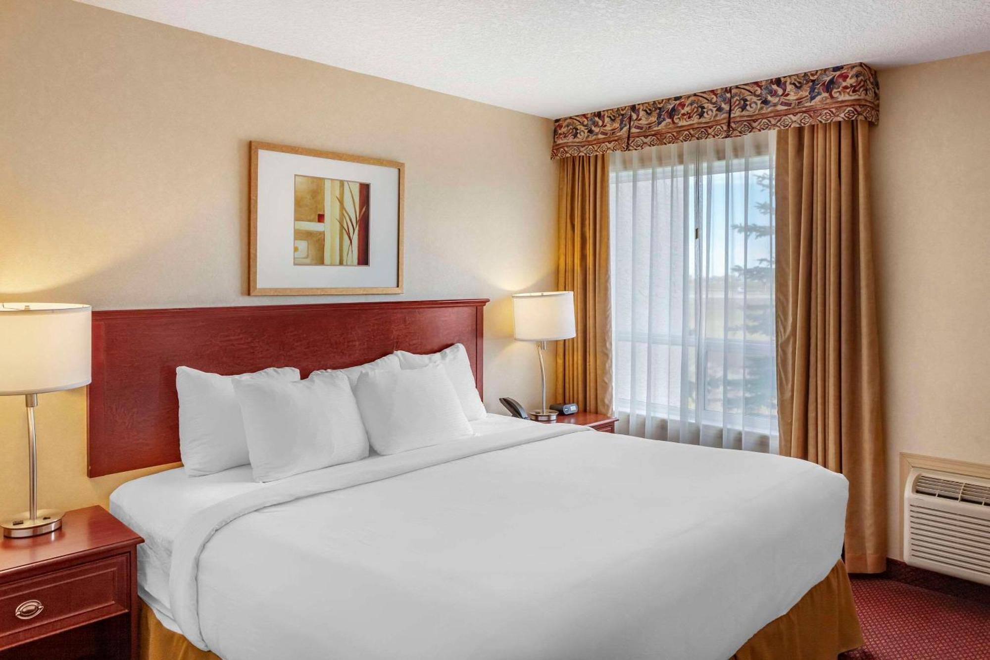 Quality Inn & Suites Edmonton International Airport Leduc Exterior foto