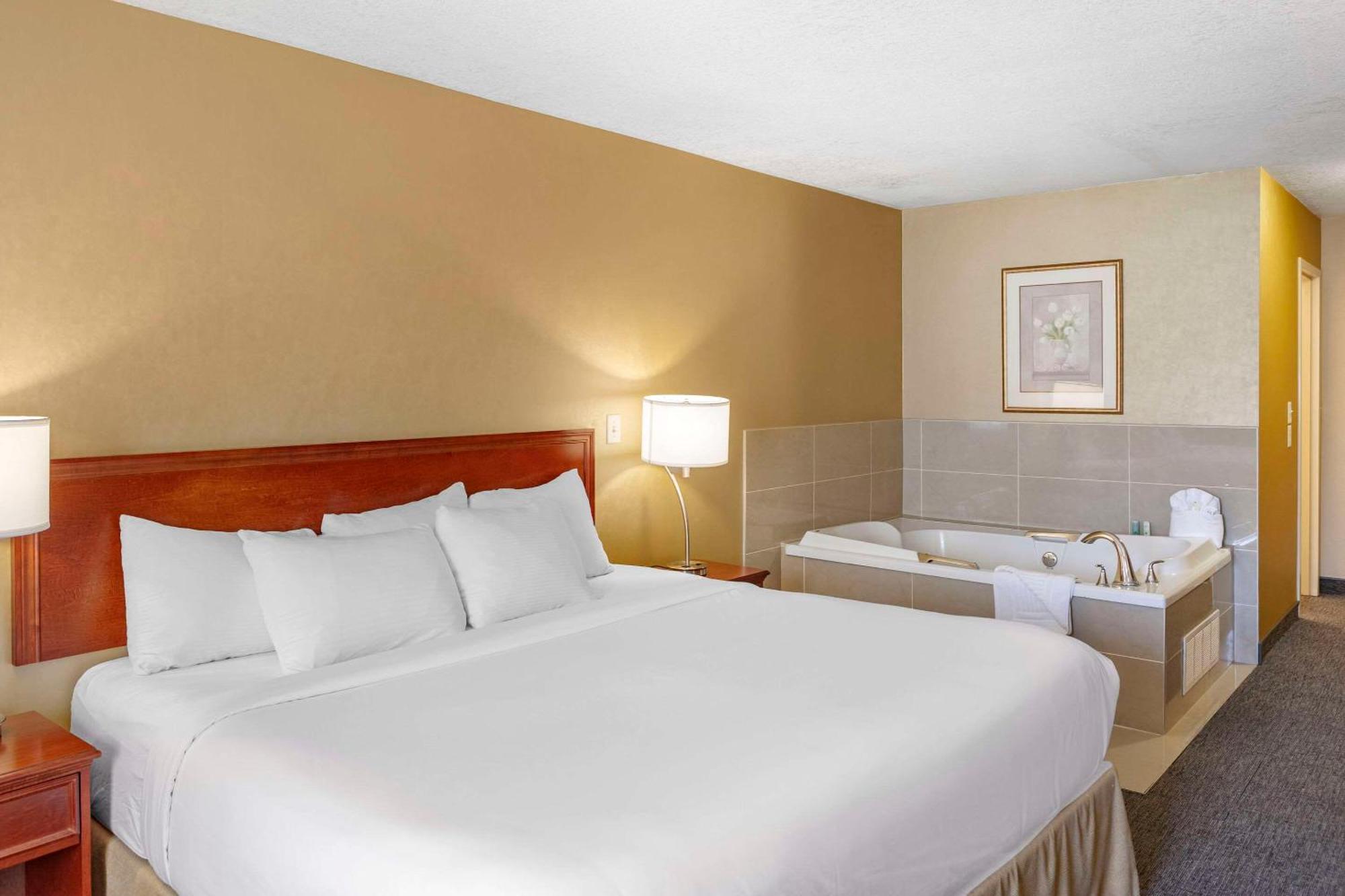 Quality Inn & Suites Edmonton International Airport Leduc Exterior foto