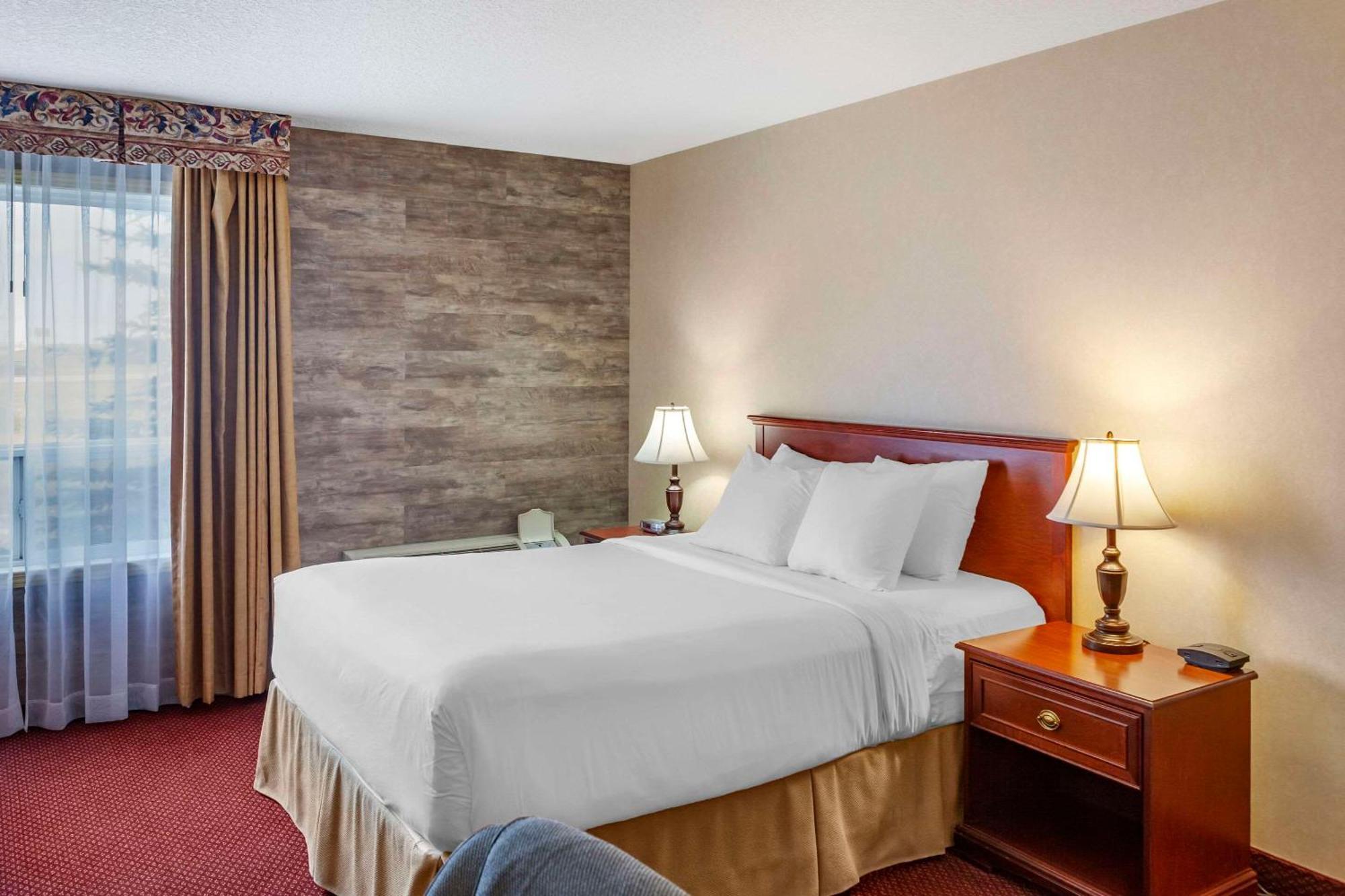 Quality Inn & Suites Edmonton International Airport Leduc Exterior foto