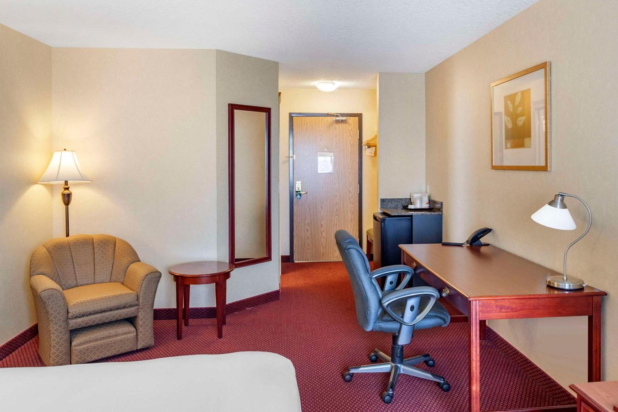 Quality Inn & Suites Edmonton International Airport Leduc Exterior foto
